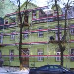 fasado šiltinimas, fasado renovacija, medinis namas, pastolių nuoma